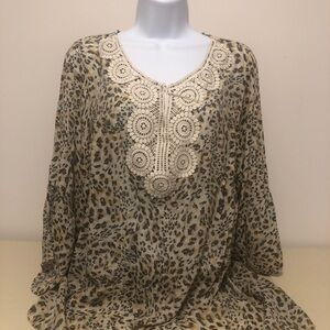 Zac & Rachel Woman…Size 1X animal print top